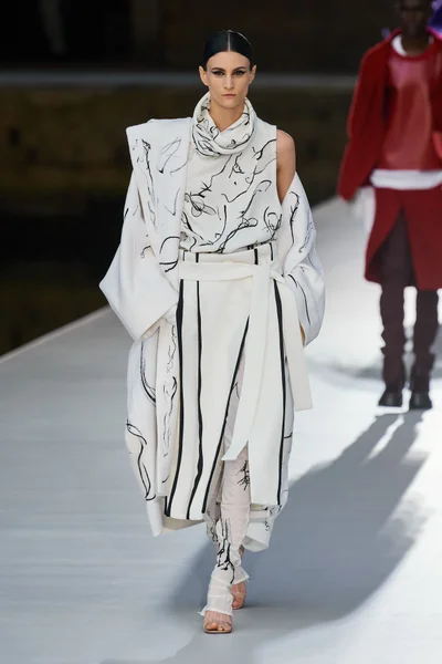Look 49